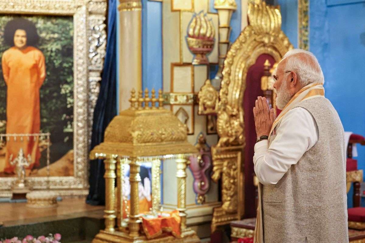 श्री सत्य साई बाबा के जन्मशताब्दी में पहुंचे पीएम मोदी, कहा-मानवसेवा ही माधवसेवा