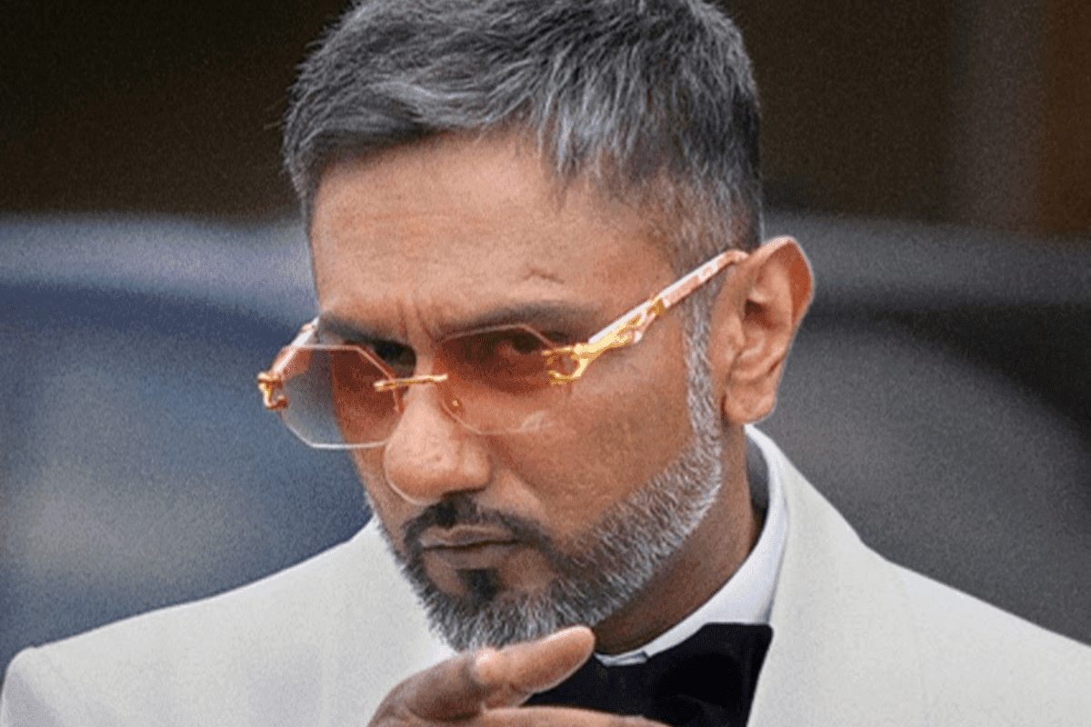 Yo Yo Honey Singh Craze: लाल परी, ब्लू आइज से लेकर फ्लाइंग KISS तक, हनी सिंह के प्रोग्राम में लड़कियां दीवानी