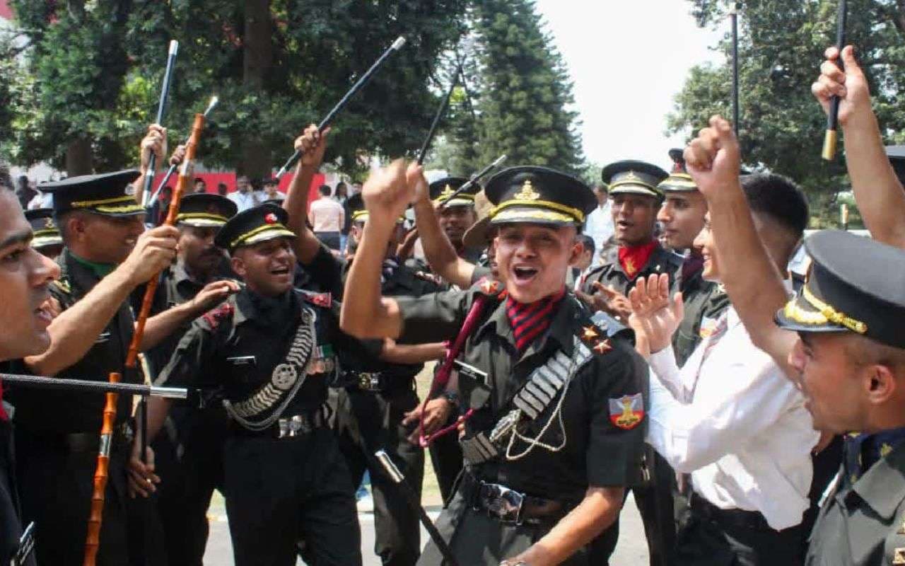 491 कैडेट्स बने भारतीय सेना के अधिकारी, देहरादून में IMA पासिंग आउट परेड में शामिल