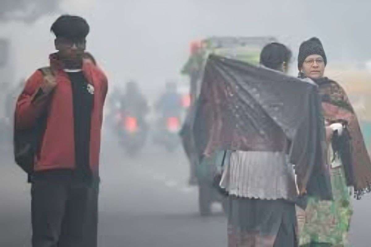 Aaj Bihar Ka Mausam: कोहरे की गिरफ्त में पूरा बिहार! अगले 48 घंटे में हड्डी गलाने वाली ठंड, कैमूर–किशनगंज का पारा 8.3°C तक गिरा