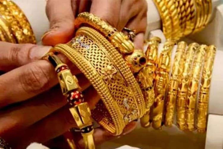 आसमान छू रहे सोने के दाम, पिछले एक हफ्ते में चांदी ने भी मारी 16 हजार रुपये की छलांग, जानें आज का ताजा रेट