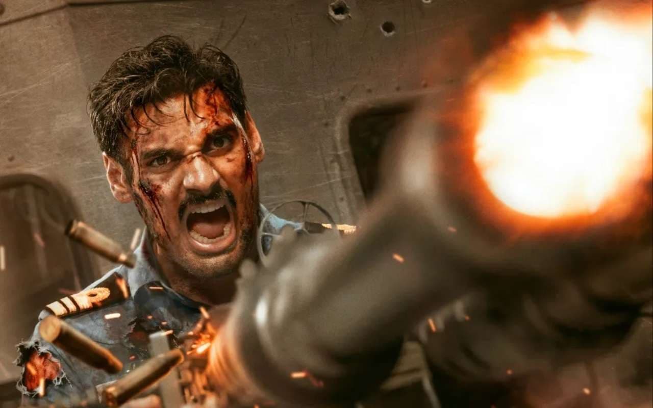 Border 2: फिल्म रिलीज से पहले 'बॉर्डर 2' को लेकर अहान शेट्टी ने तोड़ी चुप्पी, कहा- फिल्म वर्दी पहनने वाले असली हीरोज को ट्रिब्यूट है