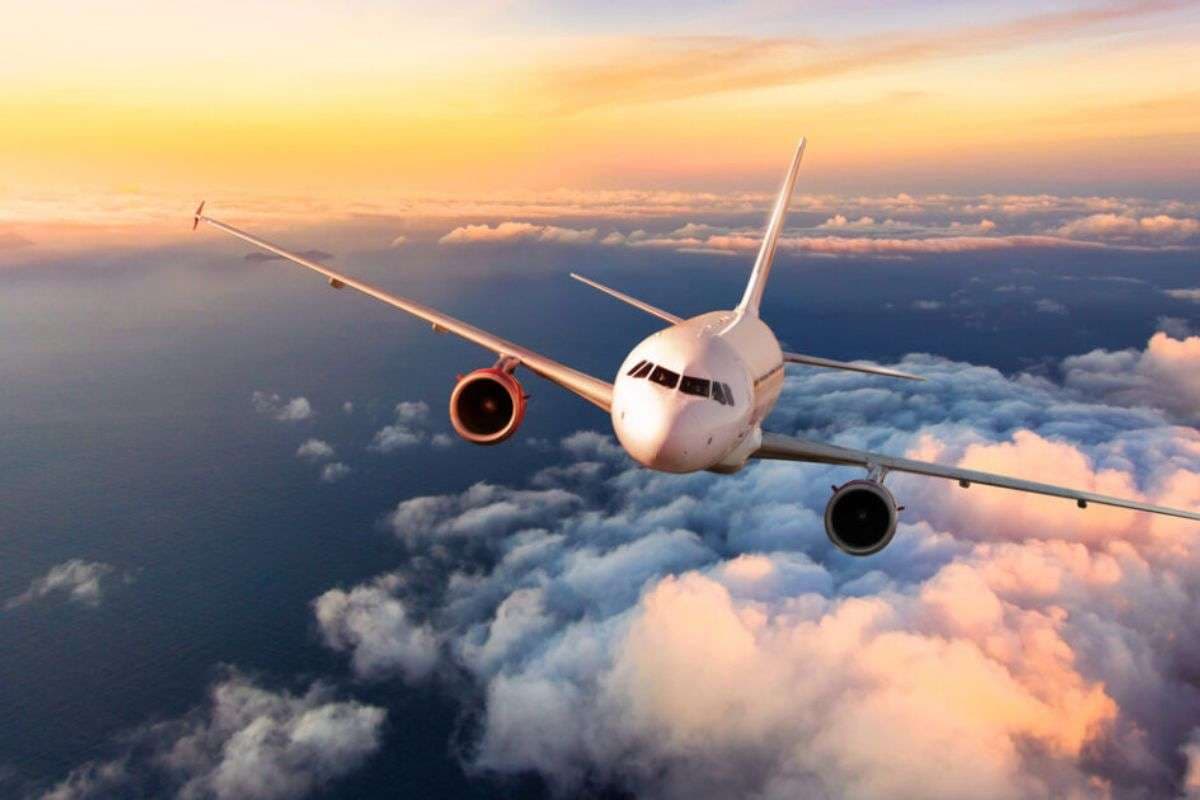 Air Travel Safety Tips: पहली बार उड़ान भर रहे हैं? इन ट्रैवल टिप्स से आपका सफर होगा आसान