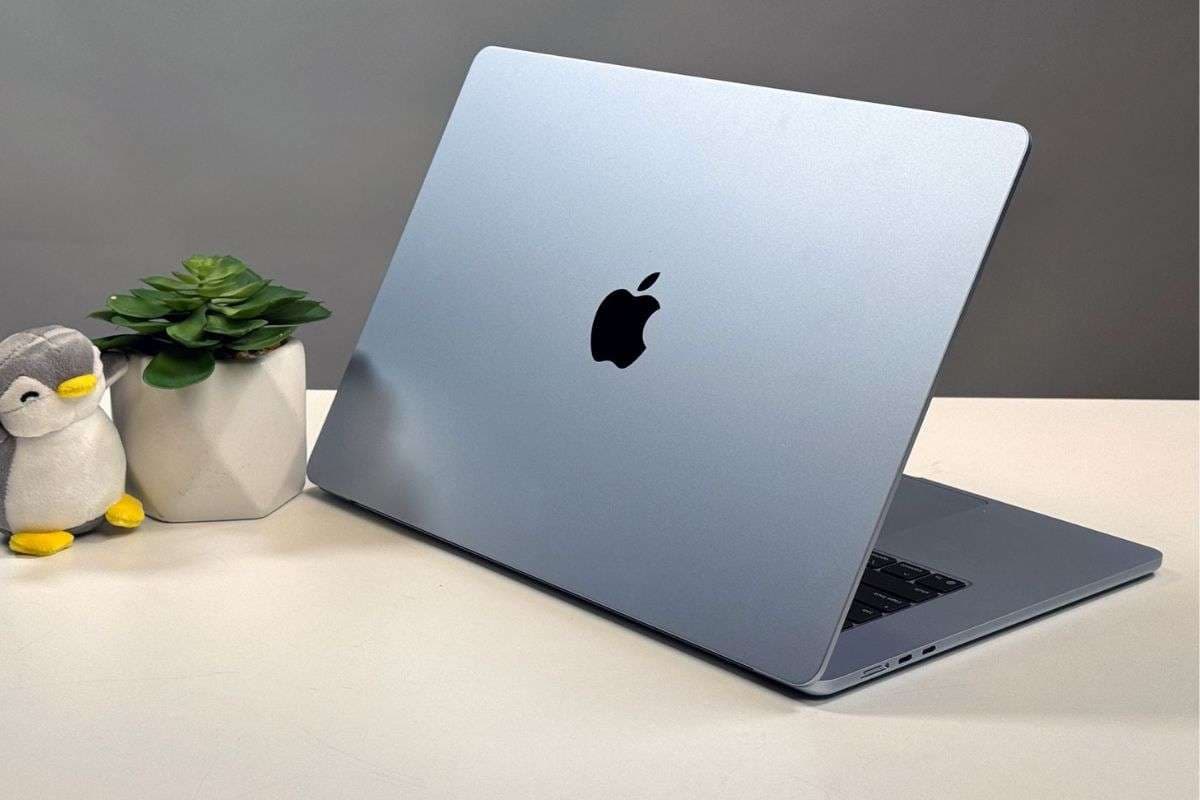 Apple का MacBook Air 2025 हुआ 12 हजार रुपये सस्ता, देखें कहां और कैसे मिलेगी ये डील