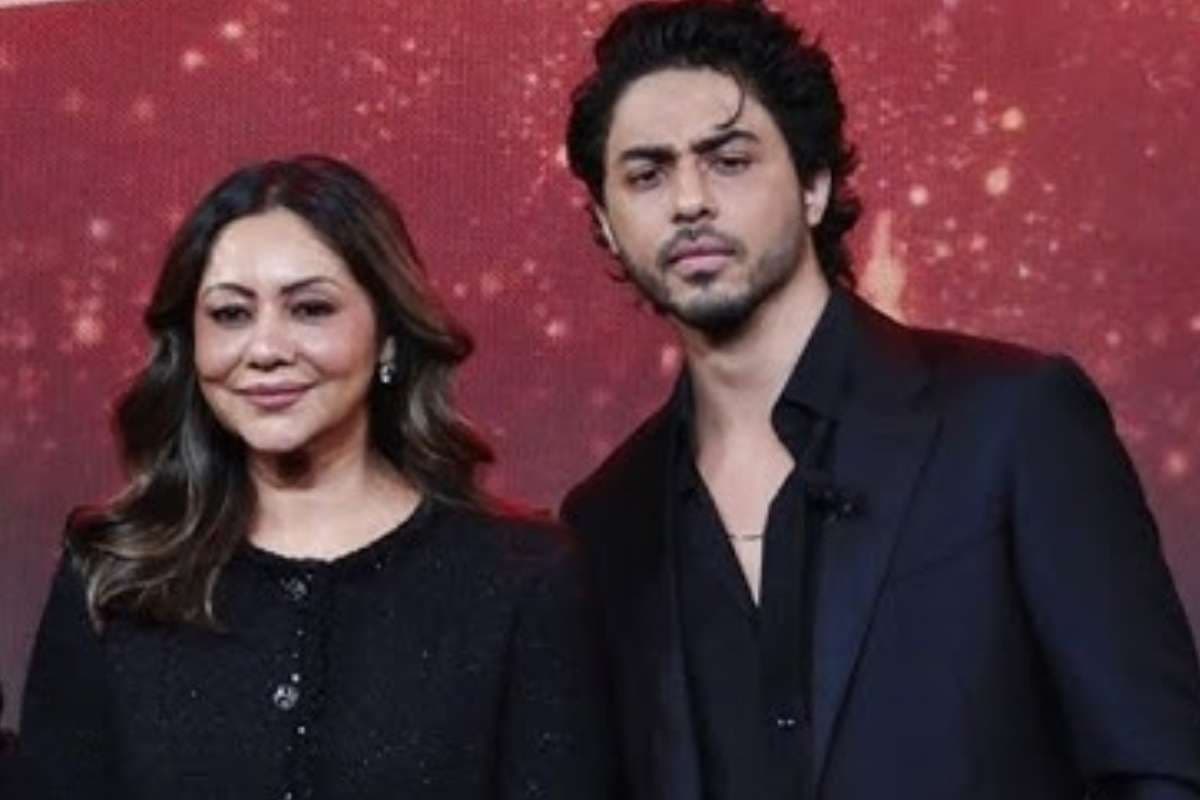 Aryan Khan With Mother Gauri Khan Aryan Khan With Mother Gauri Khan