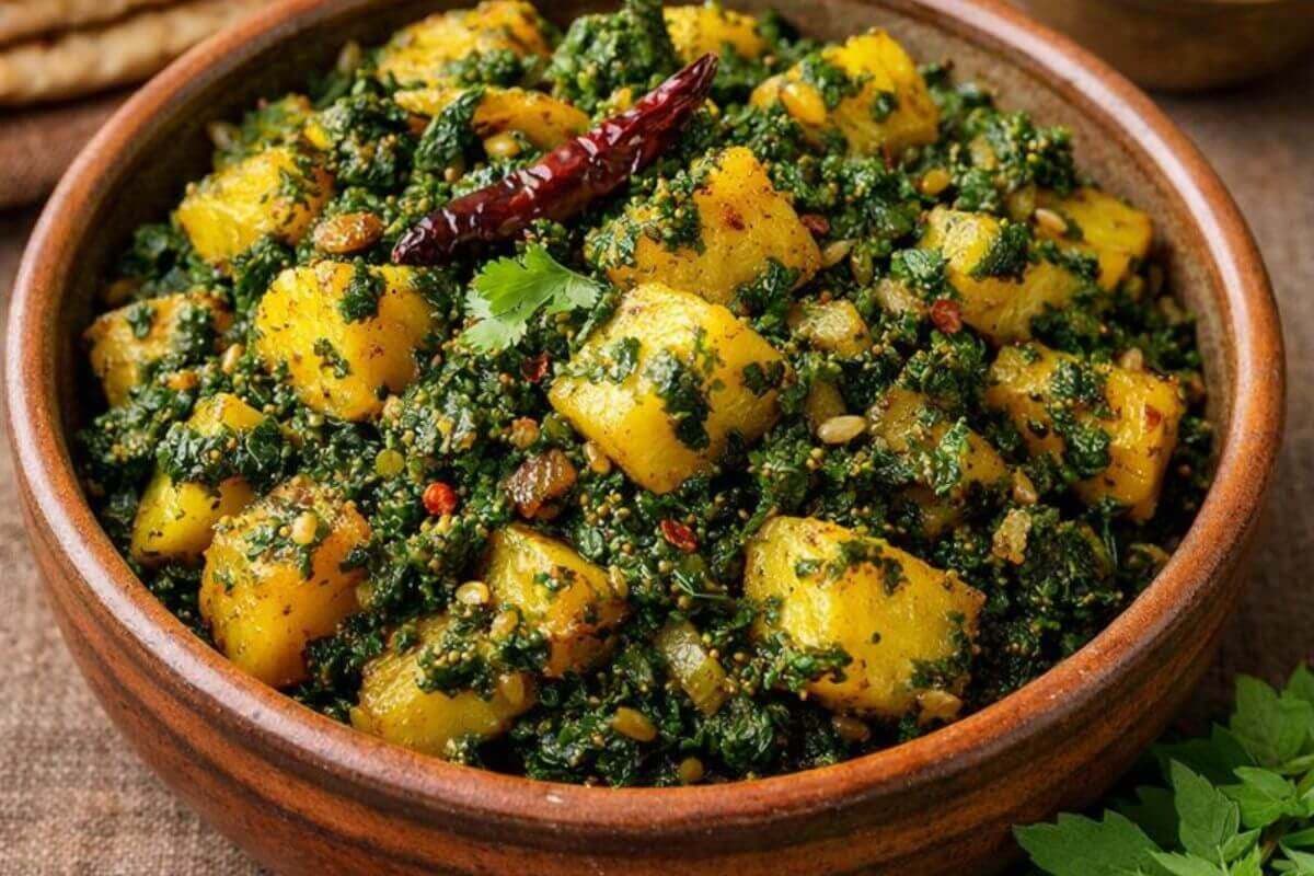 Bathua Aloo Sabji: सर्दियों में कम मेहनत में तैयार करें स्वादिष्ट बथुआ आलू सब्जी, जानें बनाने का तरीका