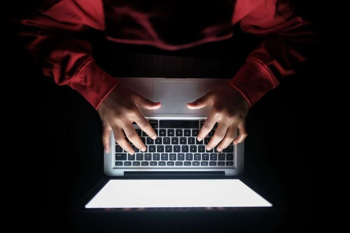 शेयर मार्केट में निवेश के नाम पर ठग लिए 8 करोड़ रुपए, साइबर फ्रॉड के पटना-गाजियाबाद लिंक का खुलासा 