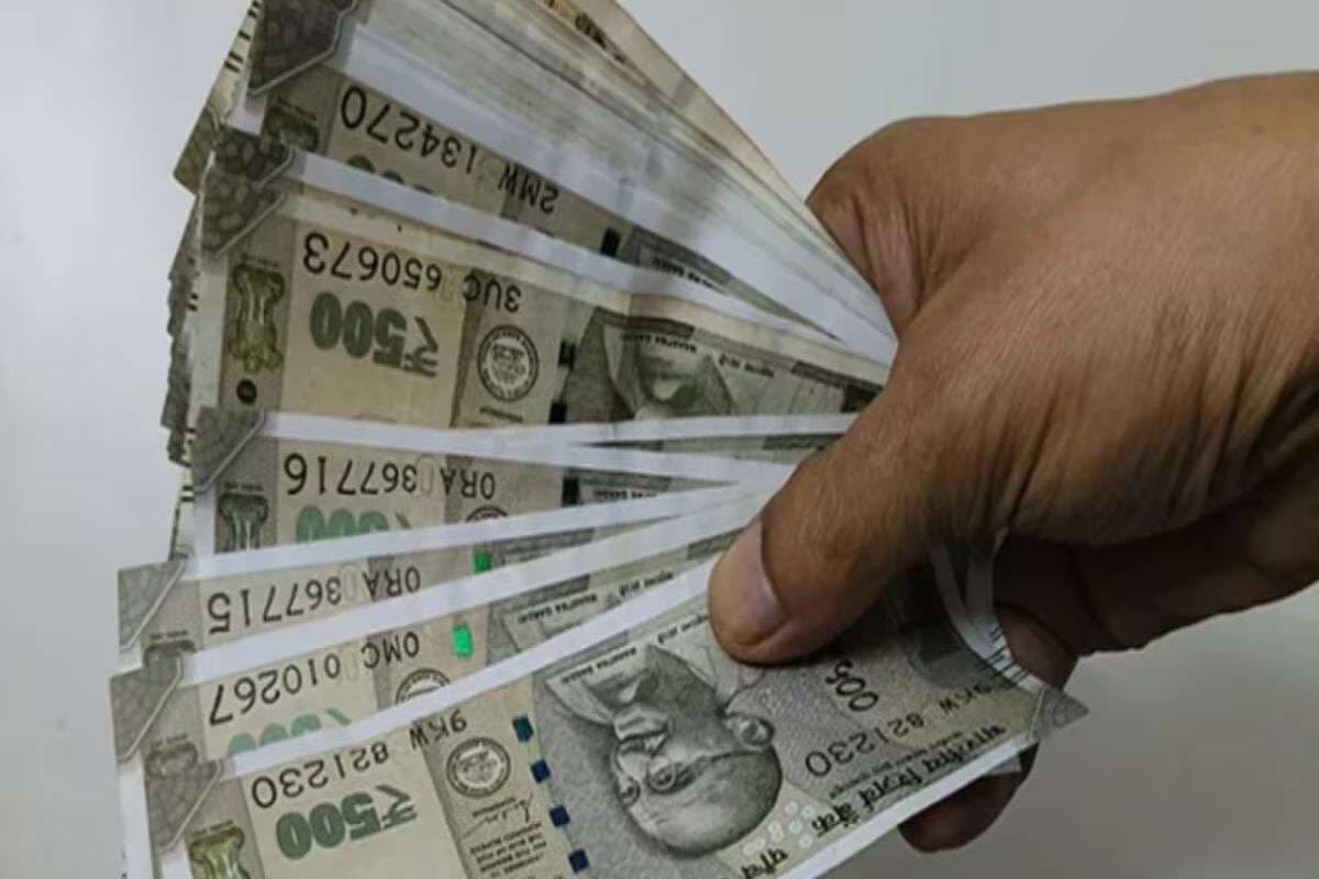 अब हर हाल में हर महीने की 1 तारीख को मिलेगा शिक्षकों को वेतन, शिक्षा विभाग ने जारी की नई SOP