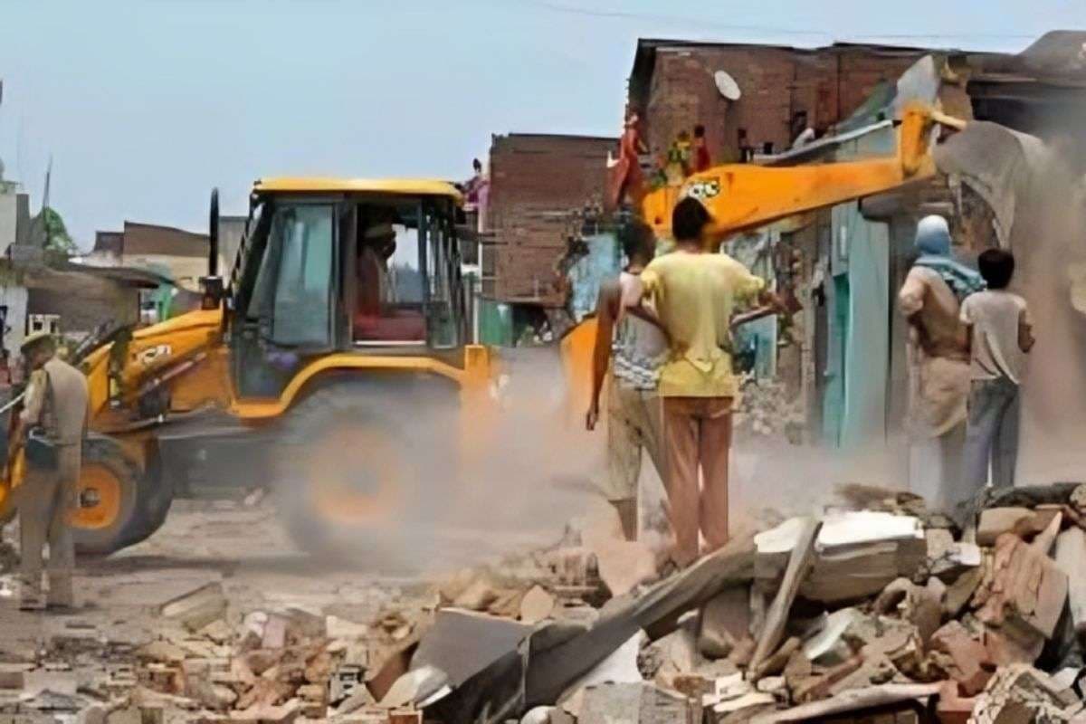 Bihar News: अतिक्रमणकारी सावधान, पटना में 1 महीने तक चलेगा बुलडोजर महा-अभियान, DM का सख्त आदेश, दोबारा अतिक्रमण किया तो सीधा FIR