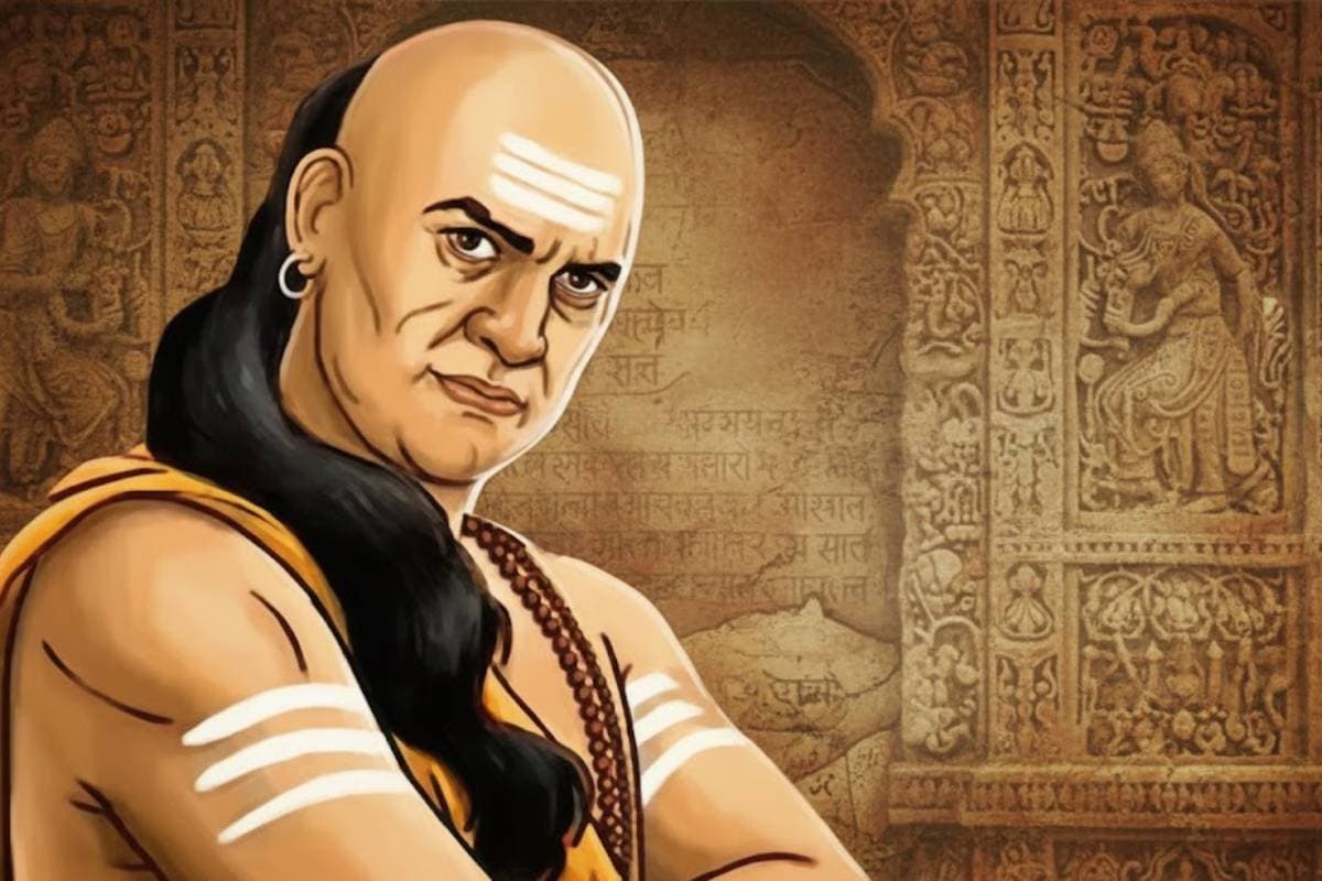 Chanakya Niti: इन बेकार की चीज़ों में उलझे तो जीवन भर रह जाएंगे पीछे, आज ही छोड़ दें ये आदतें