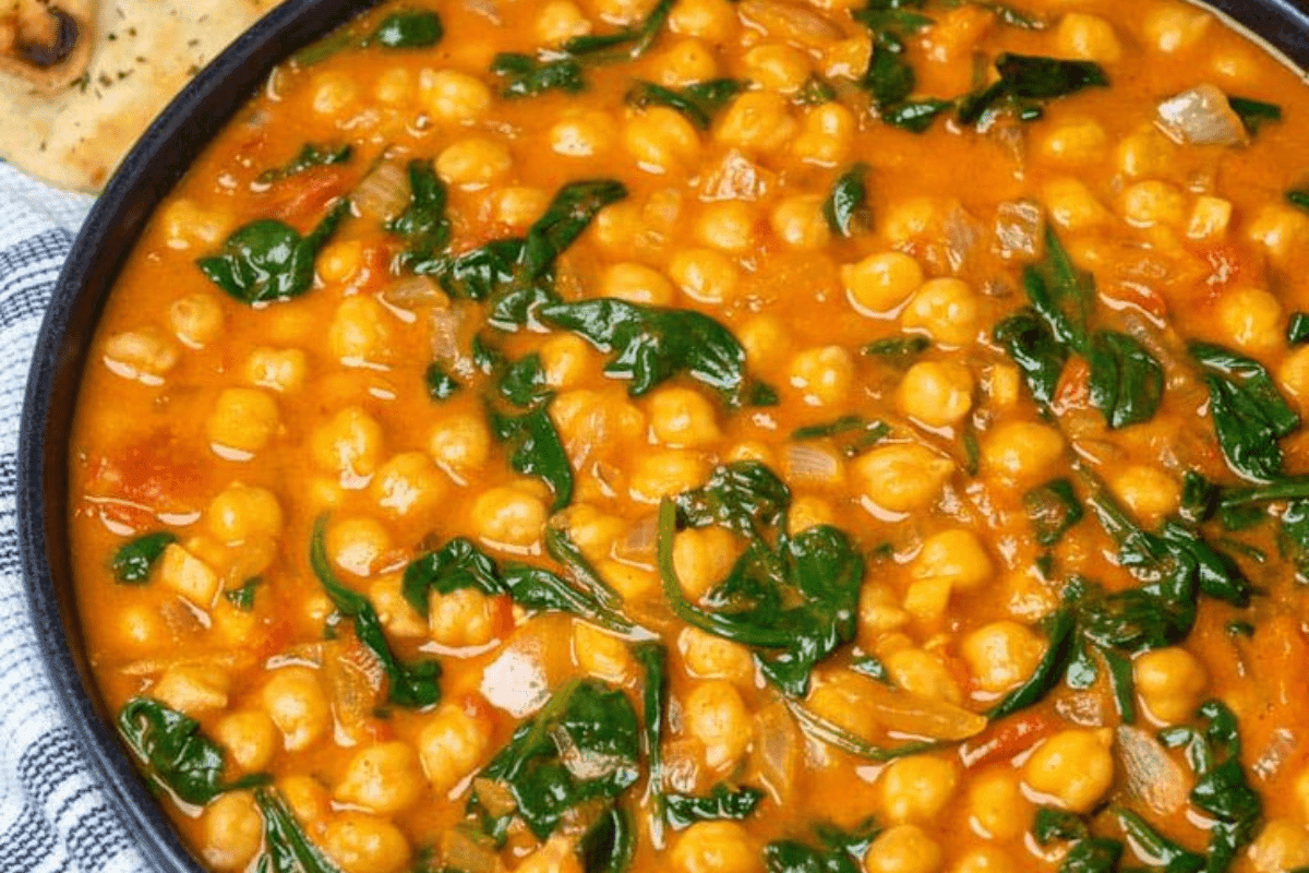 Chickpea Recipe: सर्दियों में बनाएं प्रोटीन से भरपूर और बेहद स्वादिष्ट चना-पालक करी