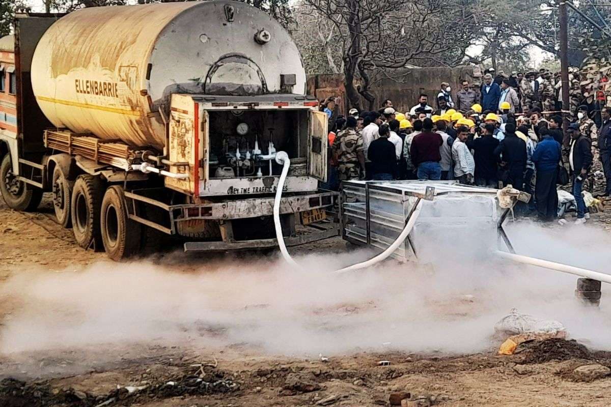 गैस रिसाव रोकने के लिए नाइट्रोजन फ्लशिंग, कोल इंडिया के चेयरमैन केंदुआ पहुंचे