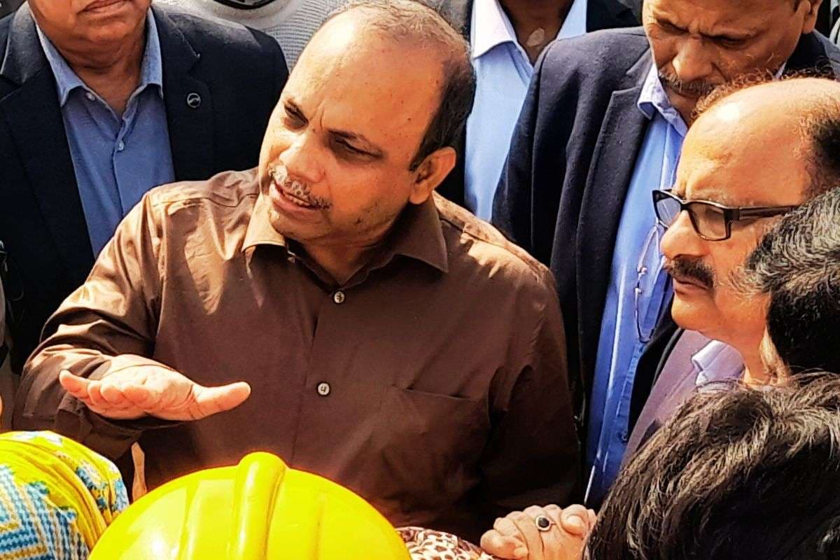 कोल इंडिया के चेयरमैन पहुंचे धनबाद, गैस प्रभावित क्षेत्र का किया दौरा, लोगों से की अपील