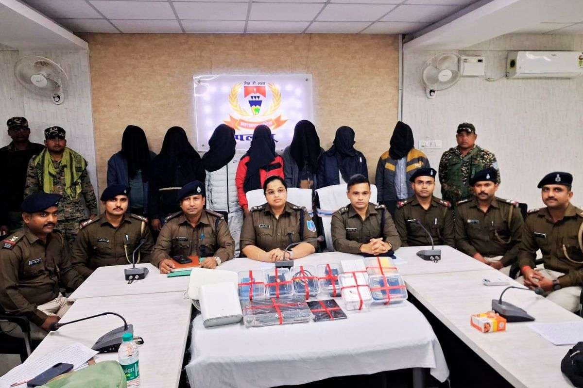 पलामू पुलिस की बड़ी कार्रवाई, ऑनलाइन गेमिंग/बेटिंग के नाम पर ठगी करने वाले 7 साइबर क्रिमिनल गिरफ्तार