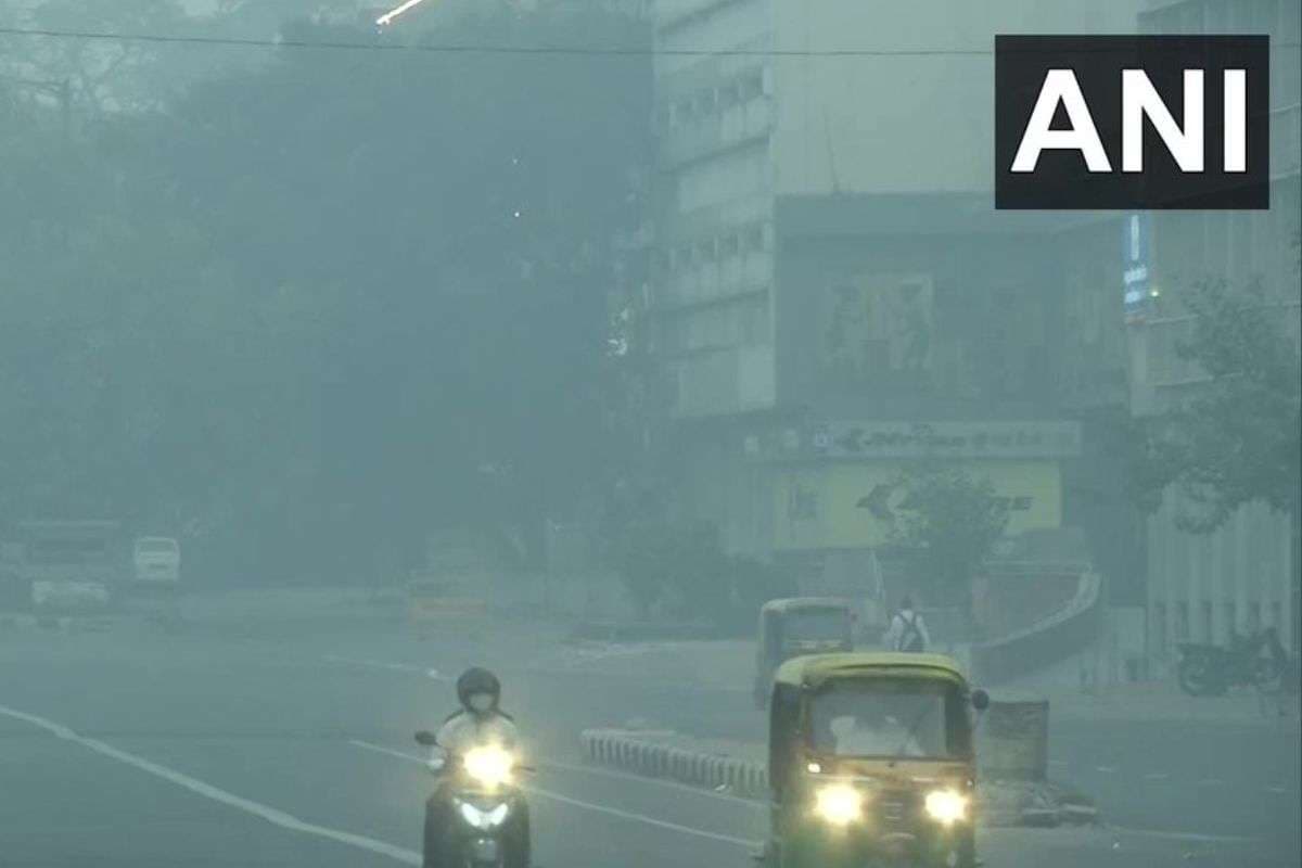 Delhi Air Pollution: दिल्ली की हवा बनी जहर, AQI 500 के करीब, GRAP-4 लागू
