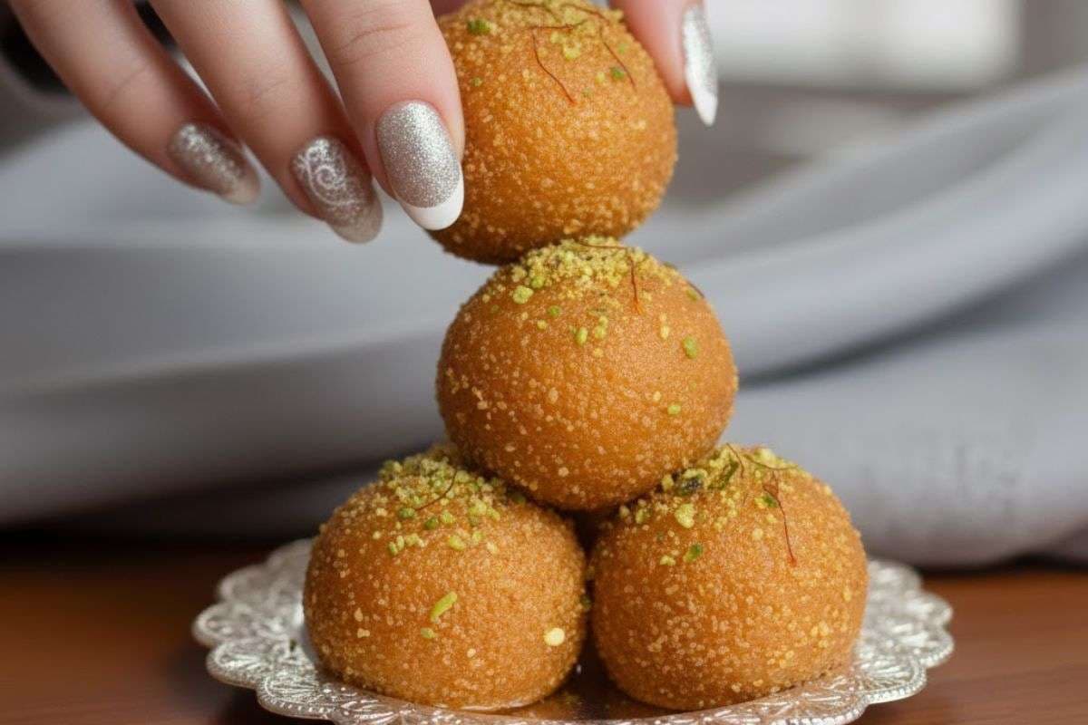 Raskadam Recipe: рдЕрдиреЛрдЦреА рд╣реИ рдмрдВрдЧрд╛рд▓реА рдорд┐рдард╛рдИ рд░рд╕рдХрджрдо, рд╕реНрд╡рд╛рдж рдРрд╕рд╛ рдХрд┐ рдЙрдВрдЧрд▓рд┐рдпрд╛рдВ рдЪрд╛рдЯрддреЗ рд░рд╣ рдЬрд╛рдПрдВрдЧреЗ