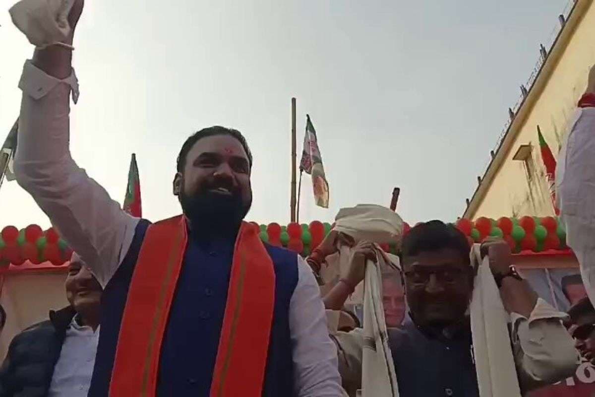 Patna: पवन सिंह के गाने पर कुछ इस अंदाज में झूमे सम्राट चौधरी, बोले- चारा चोर के घरों में बनेगा स्कूल