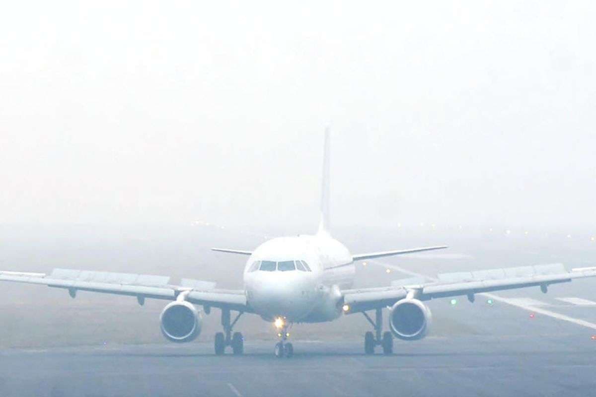 Flights Cancelled In Delhi: दिल्ली में कोहरे का कहर, 110 उड़ानें रद्द, 370 से अधिक लेट
