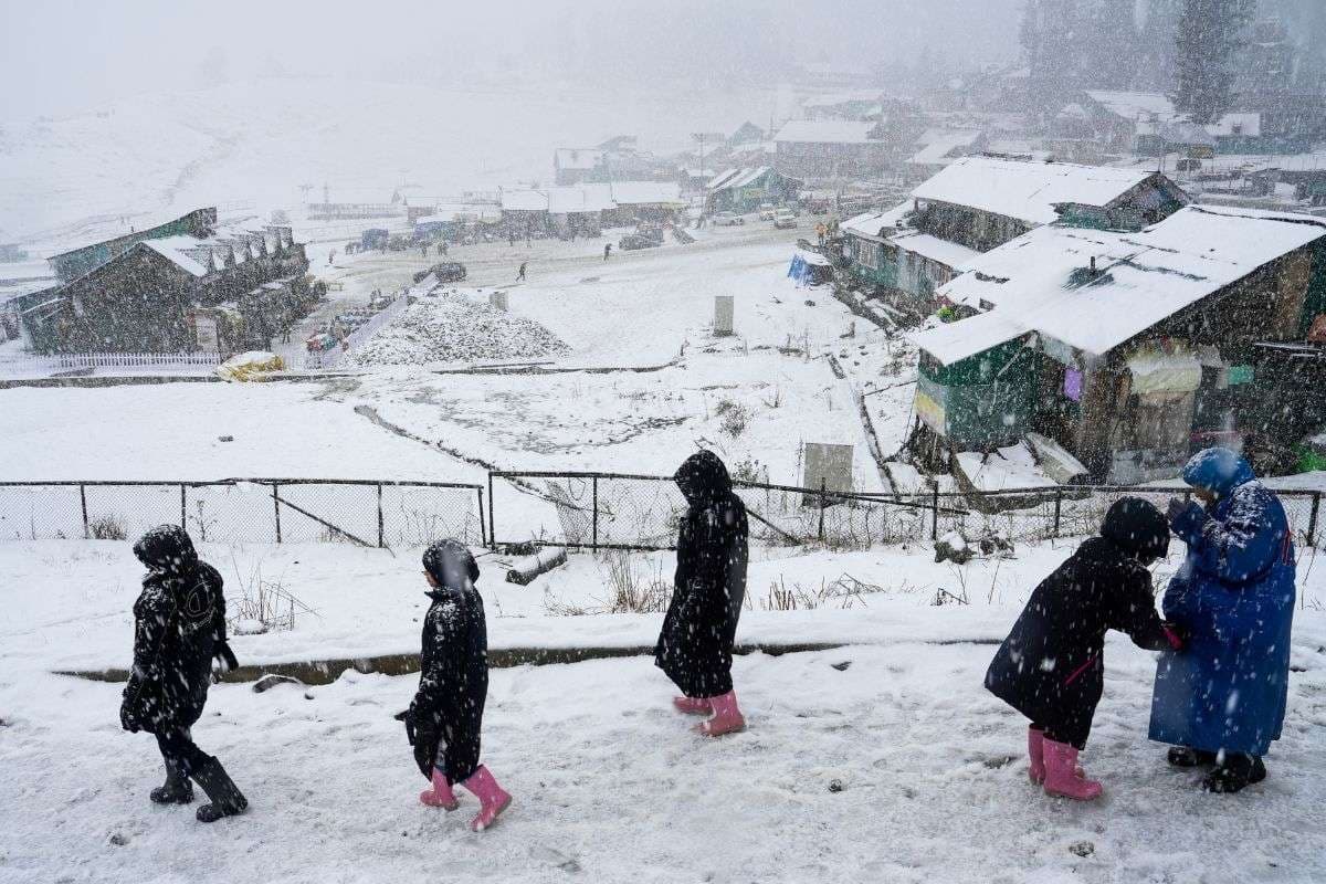 Gulmarg snow covered valley Gulmarg snow covered valley