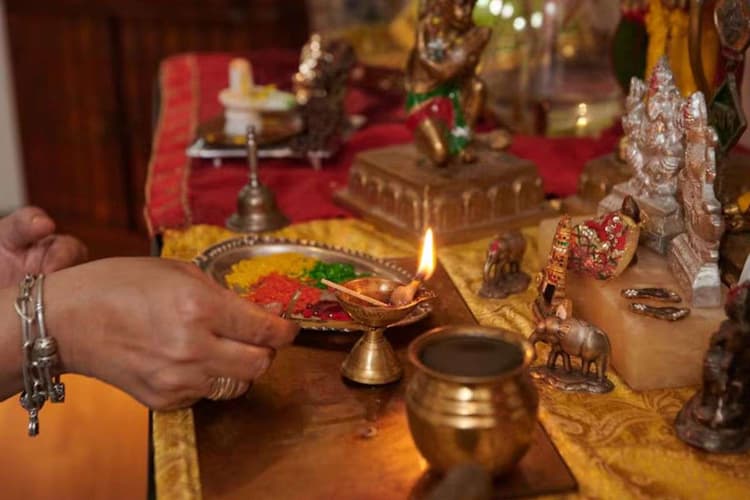 Happy New Year 2026 Tips and Upay: साल के अंतिम दिन करें ये खास उपाय, नया साल बनेगा सौभाग्यशाली