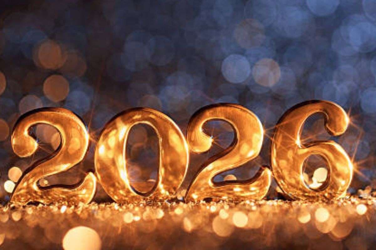 Happy New Year 2026 Wishes: अपनों के लिए नए साल को खास बनाने वाले शुभकामना संदेश