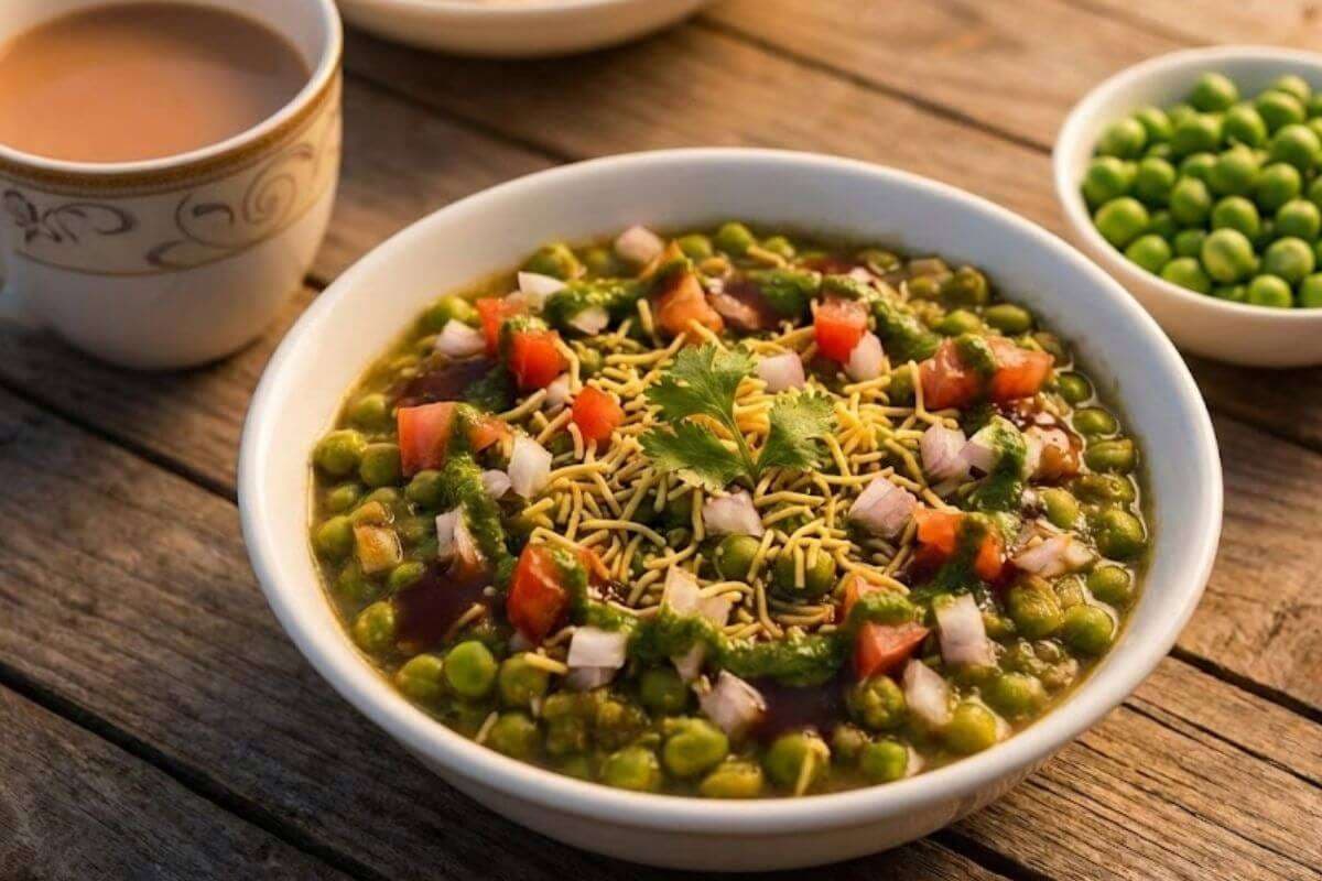 Hare Matar Ki Chaat: ठंडी शाम में लें चटपटे स्वाद का मजा, तैयार करें फटाफट हरे मटर की चाट 