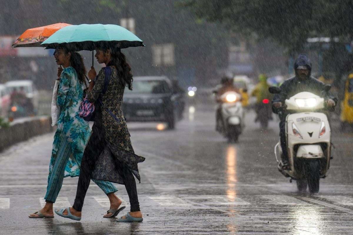 Rain Alert: फिर मंडरा सकते हैं आफत के बादल, इन इलाकों में बहुत भारी बारिश की संभावना, तेज हवा की भी चेतावनी