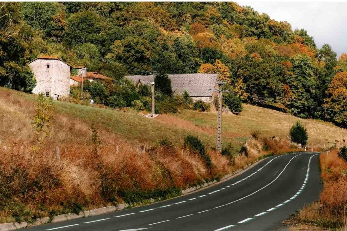 हाइवे पर प्लॉट है? जानें कितनी दूरी पर बना सकते हैं मकान या दुकान