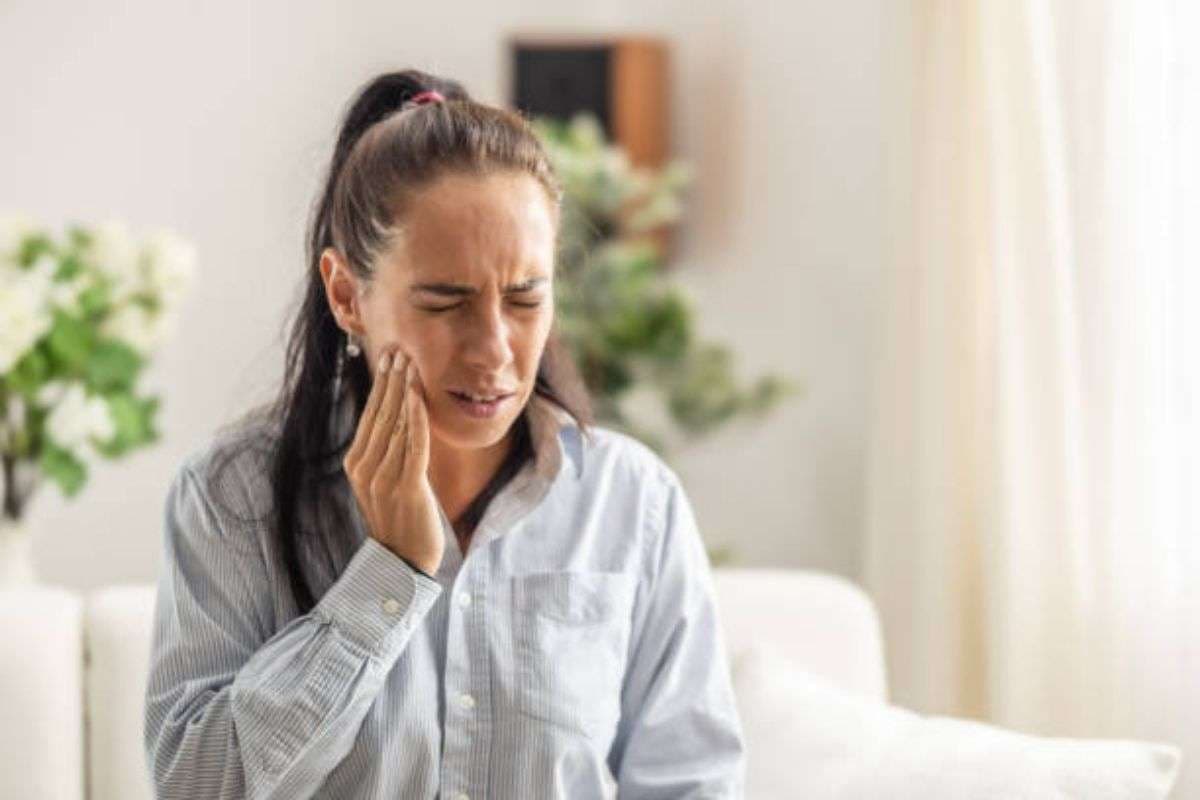 Home Remedies for Toothache: दांत दर्द में रामबाण की तरह काम करते हैं ये घरेलू उपाय, आज ही करें ट्राई
