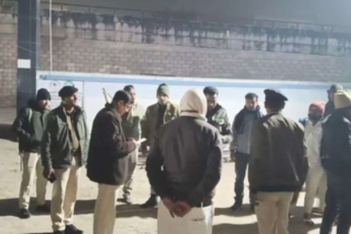 DSP, क्राइम सेक्शन इंस्पेक्टर सहित चार को ट्रक ने उड़ाया, NH-30 पर भयंकर एक्सीडेंट, वाराणसी रेफर