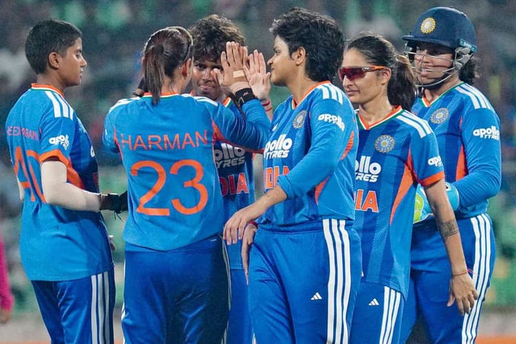 IND W vs SL W: भारत ने लगाया जीत का चौका, श्रीलंका को सबसे बड़े टोटल के साथ दी मात