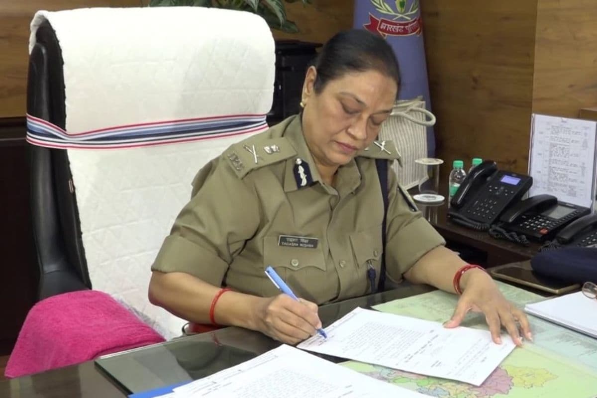 तदाशा मिश्रा बनीं झारखंड की पहली महिला DGP, रिटायरमेंट से एक दिन पहले सरकार ने दिया तोहफा