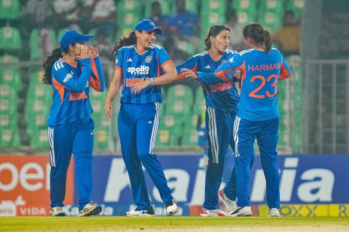 INDW vs SLW 5th T20I: भारतीय टीम ने किया क्लीन स्वीप, श्रीलंका को 15 रन से हराकर 5-0 से सीरीज पर जमाया कब्जा