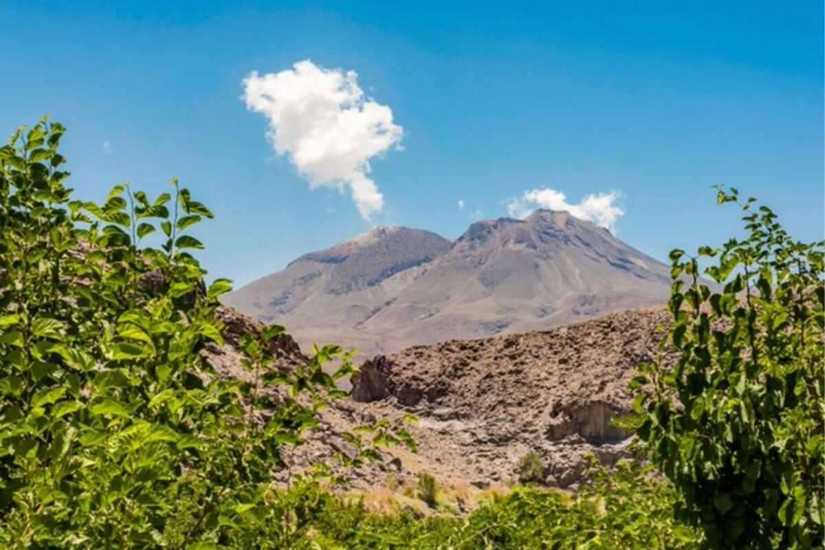 7 लाख साल पुराना ज्वालामुखी फटने को बेताब, इस मुस्लिम देश में मंडरा रहा विनाश का बड़ा खतरा!