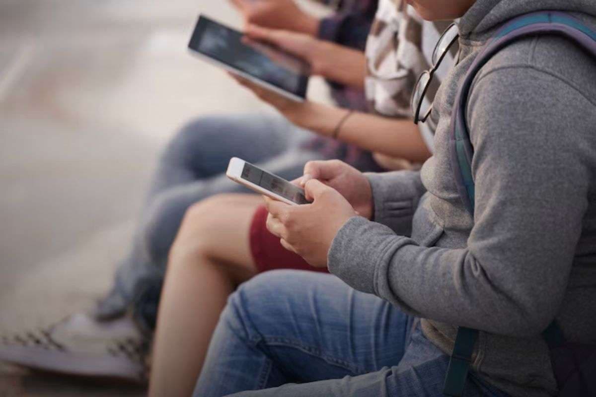 Israel Mobile Ban in School