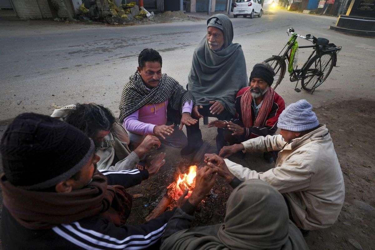 Jharkhand Cold Wave: शीतलहर की चपेट में झारखंड, गुमला का पारा सबसे कम 3.5 डिग्री, कांके को भी छोड़ा पीछे