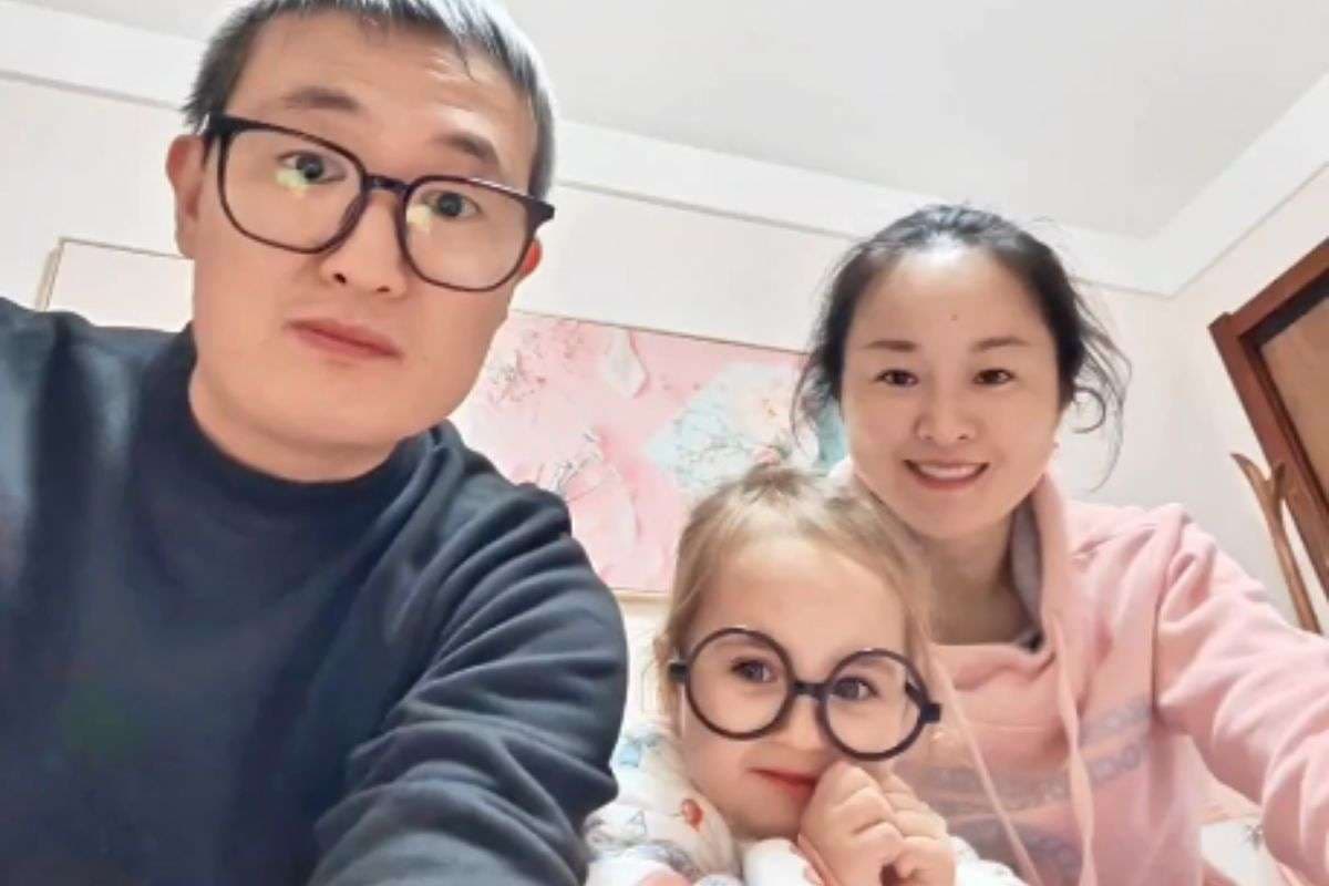 Chinese Couple fair skinned and blonde hair and blue eyed daughter shocking result DNA Test. Chinese Couple fair skinned and blonde hair and blue eyed daughter shocking result DNA Test.