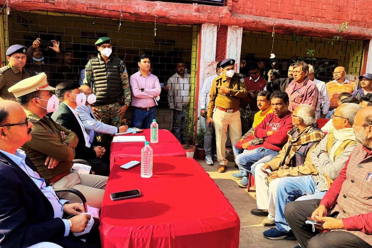 डीसी, एसएसपी और बीसीसीएल के सीएमडी केंदुआडीह पहुंचे, गैस प्रभावित क्षेत्र का लिया जायजा