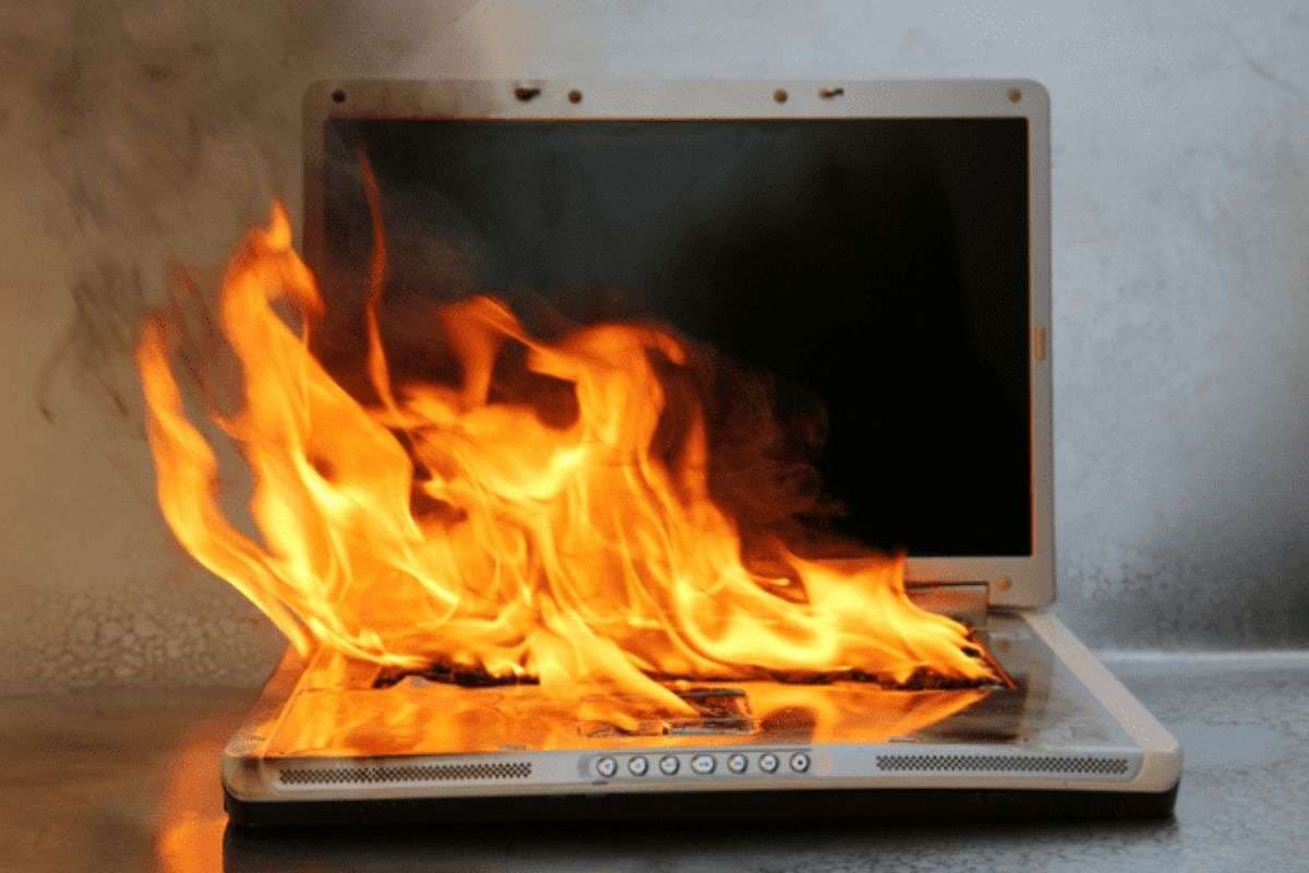 लैपटॉप यूं ही हो रहा है आग की तरह गर्म? ये कारण नहीं समझे तो हो जाएगा हजारों का नुकसान