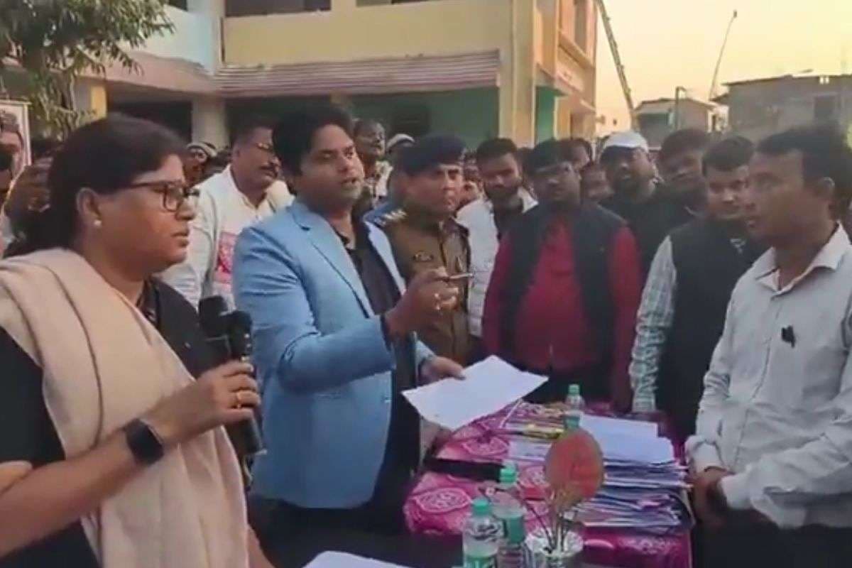 Bihar News: 'डीएम से कह देते हैं सस्पेंड करके बैठा देंगे', मंत्री लेशी सिंह ने सबके सामने CO को फटकारा