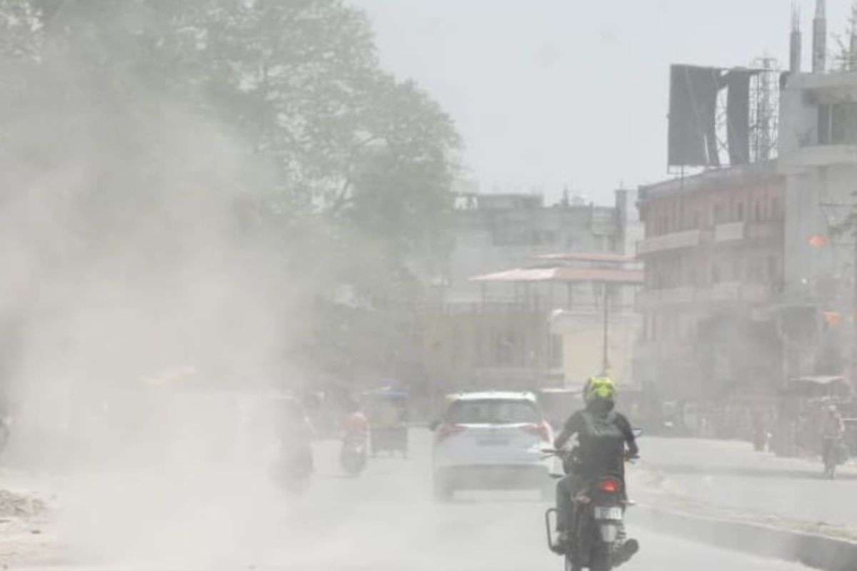Muzaffarpur: धूल से लोगों का जीना मुश्किल, बढ़ रहे एलर्जी और सांस रोग