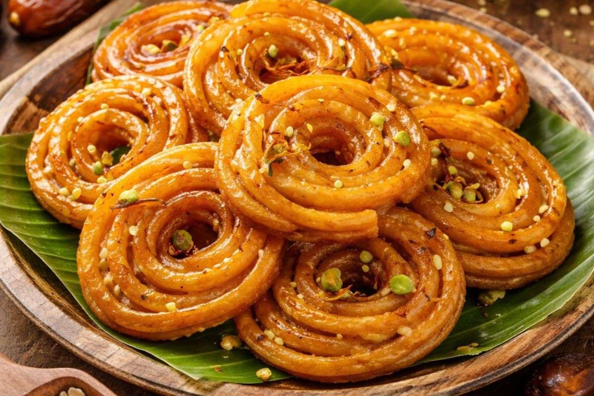 हेल्दी भी, टेस्टी भी! नये साल में बिना मैदा-चीनी के ऐसे बनाएं जलेबी, डायबिटीज वाले टूट पड़ेंगे