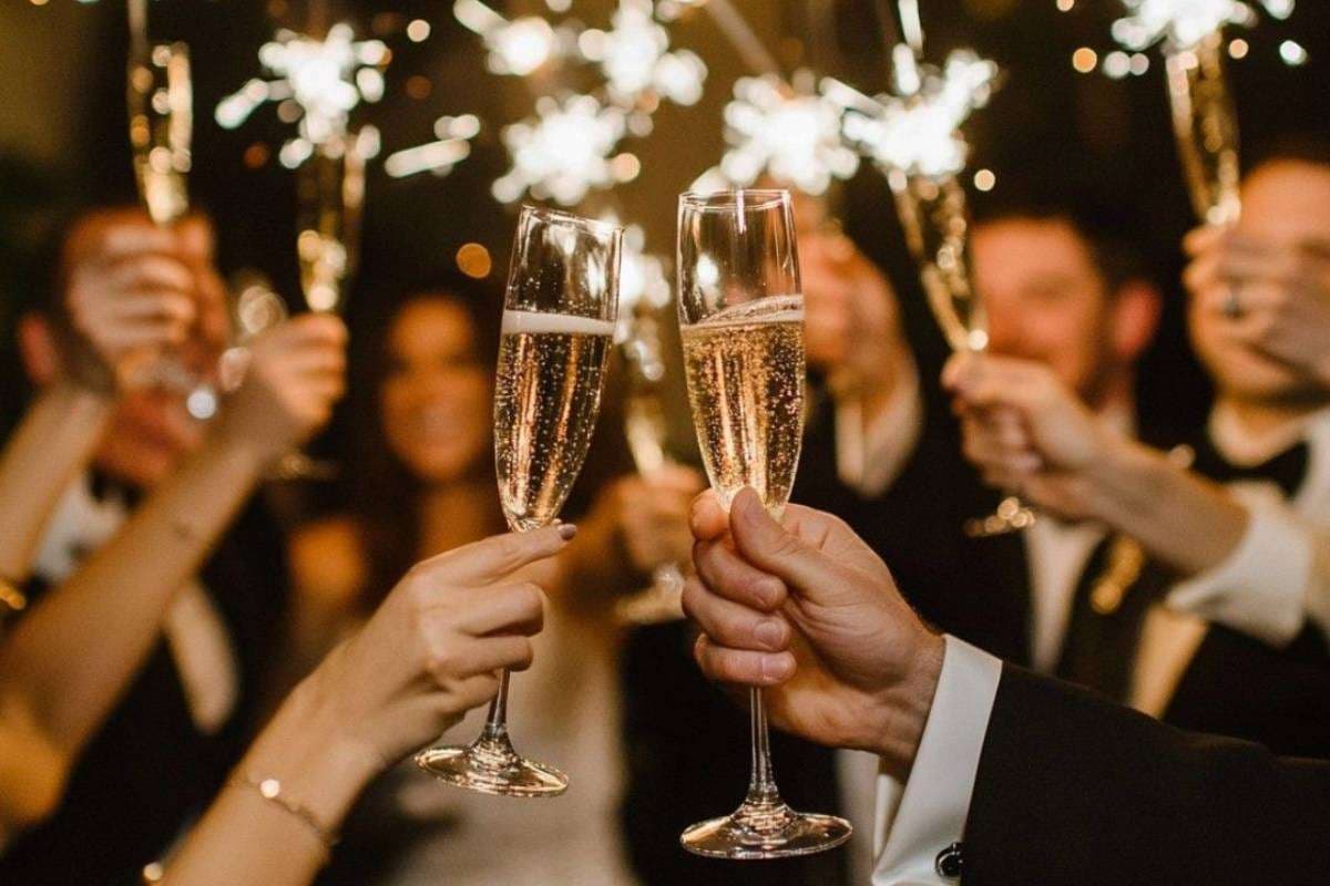 New Year's Eve Party Ideas: नये साल का स्वागत करने के 3 शानदार तरीके जो आपकी पार्टी को यादगार बना देंगे