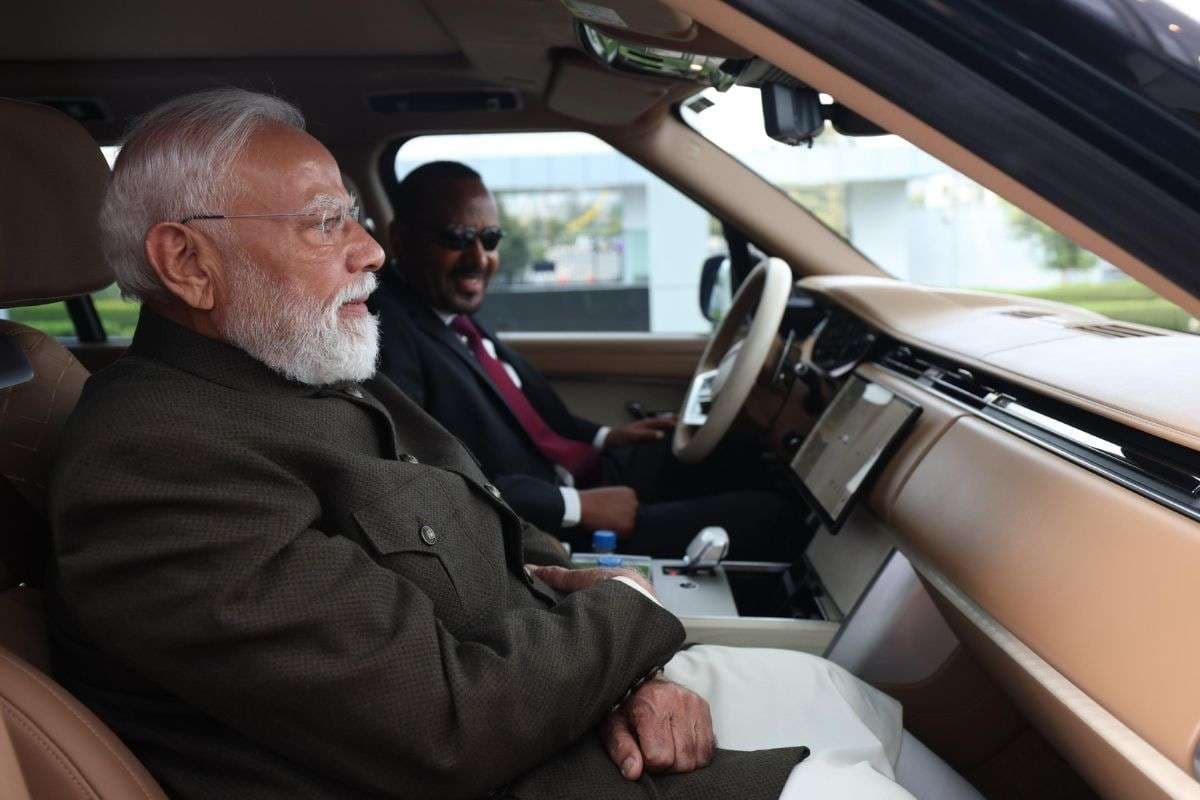इथियोपिया में प्रधानमंत्री नरेंद्र मोदी का भव्य स्वागत, गले मिले PM अहमद अली, खुद कार चलाकर ले गए होटल, Video