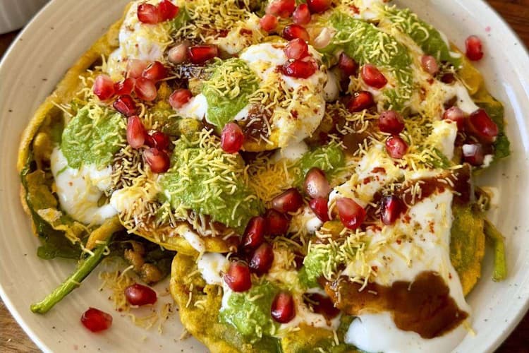 Palak Papdi Chaat Recipe: न्यू ईयर पर करें सबको इम्प्रेस, चटपटी पालक पापड़ी चाट से