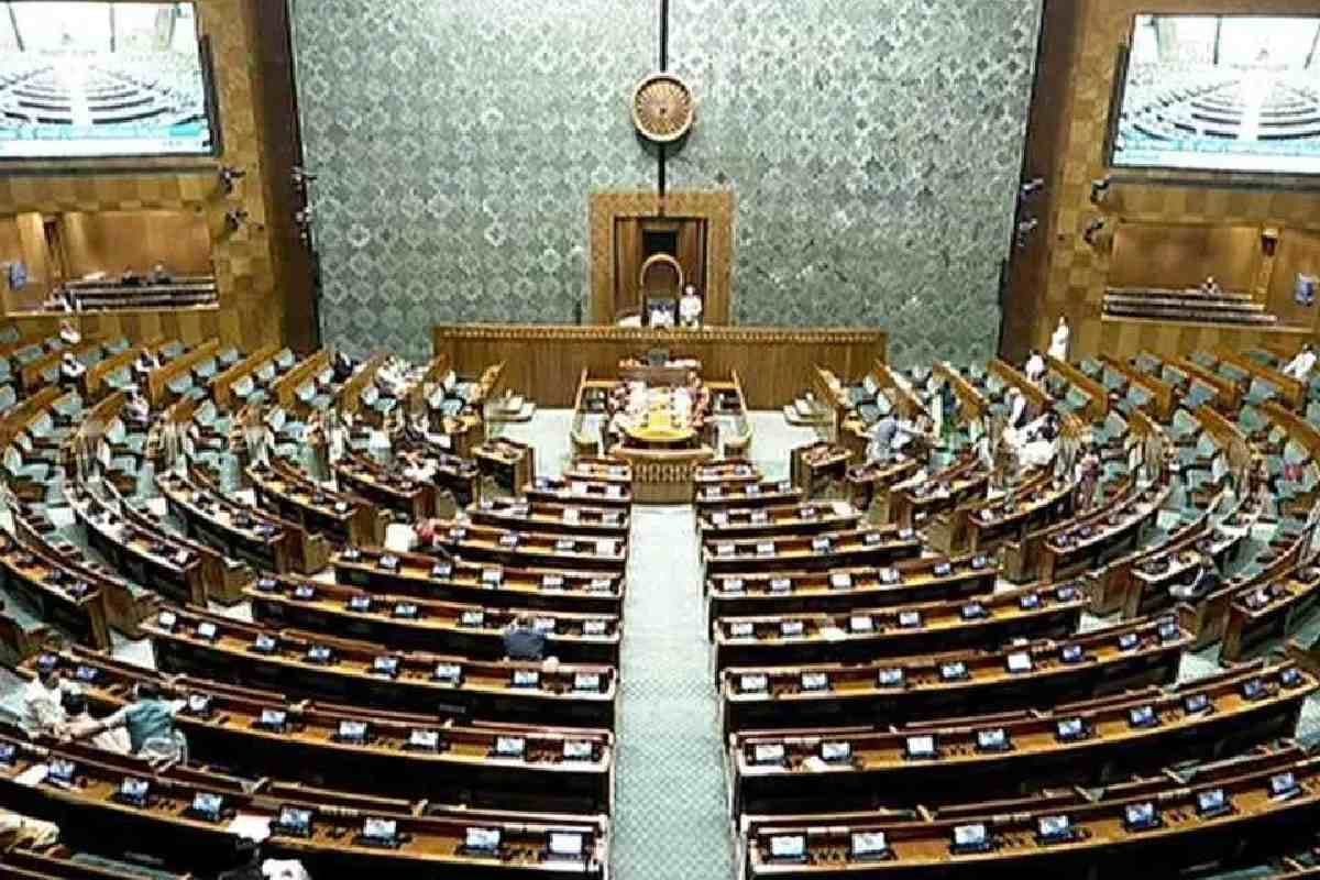 Parliament Updates : लोकसभा में विपक्ष का जोरदार हंगामा