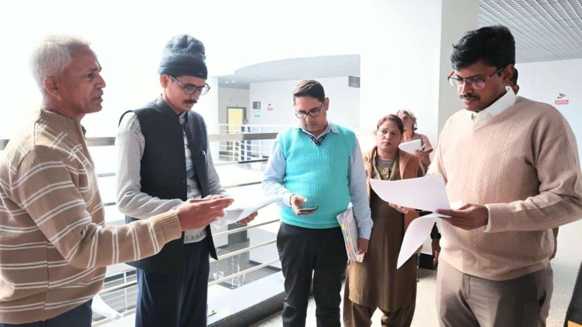 Patna News: पटना में दबंगों की खैर नहीं! DM और SP का एक्शन मोड ऑन, थानेदार को शोकॉज, कर्मचारी पर गिरेगी गाज