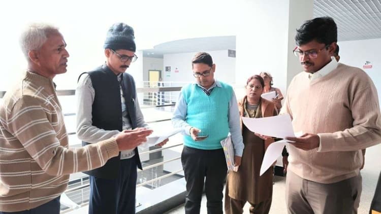 Patna News: पटना में दबंगों की खैर नहीं! DM और SP का एक्शन मोड ऑन, थानेदार को शोकॉज, कर्मचारी पर गिरेगी गाज