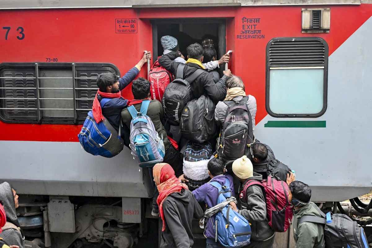 Indian Railway : ट्रेन से यात्रा करना हुआ महंगा, नया किराया सिस्टम इस दिन से होगा लागू