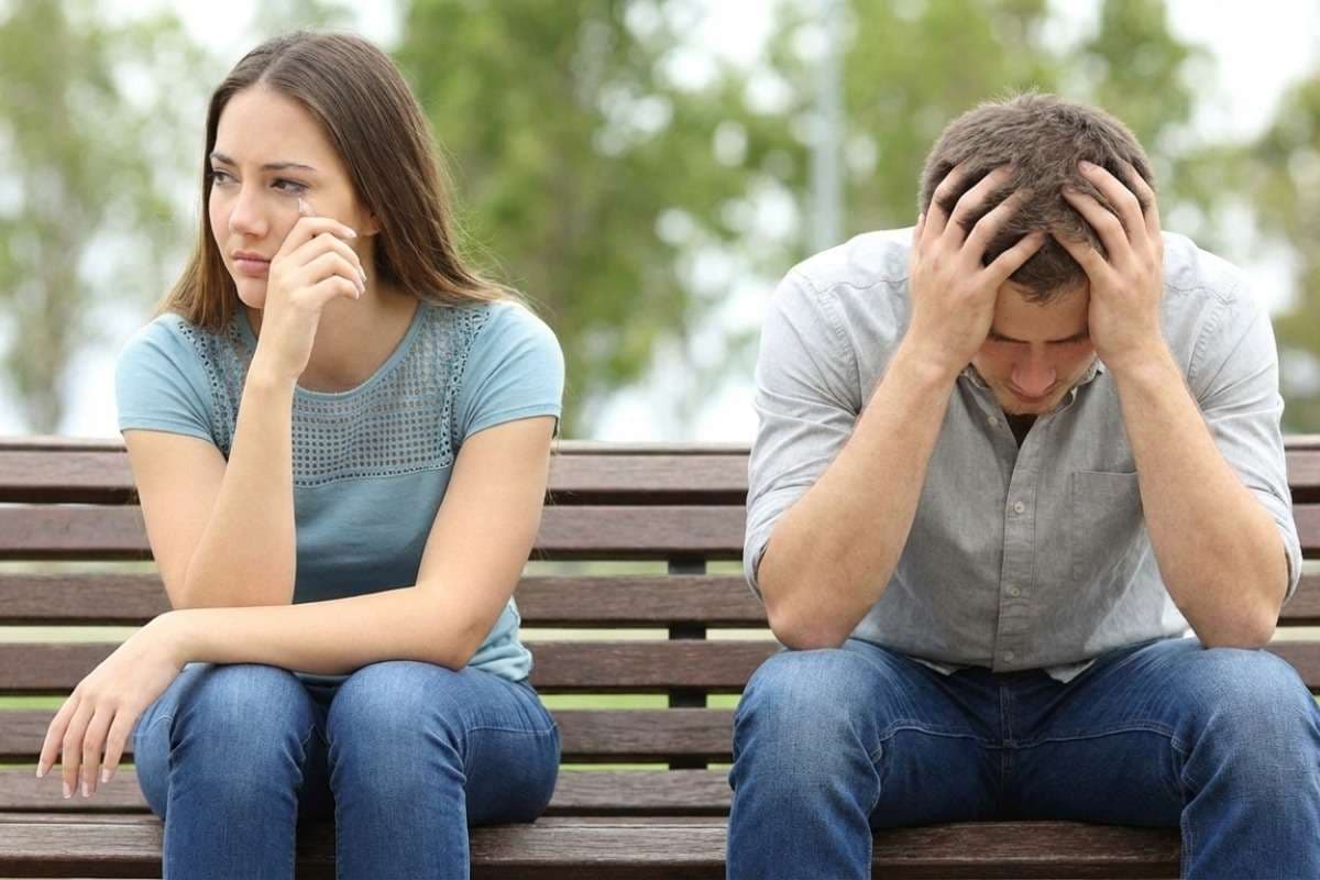 Relationship Tips: 2026 में रिश्ते को खत्म कर सकती हैं ये छोटी-सी गलतियां, समय रहते हो जाएं सावधान